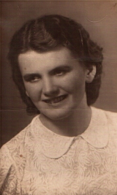Kazimiera Kalinowska w dniu ślubu (1) (29 JAN 1944)