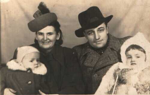 Kazimiera i Stanisław z córkami (1950)