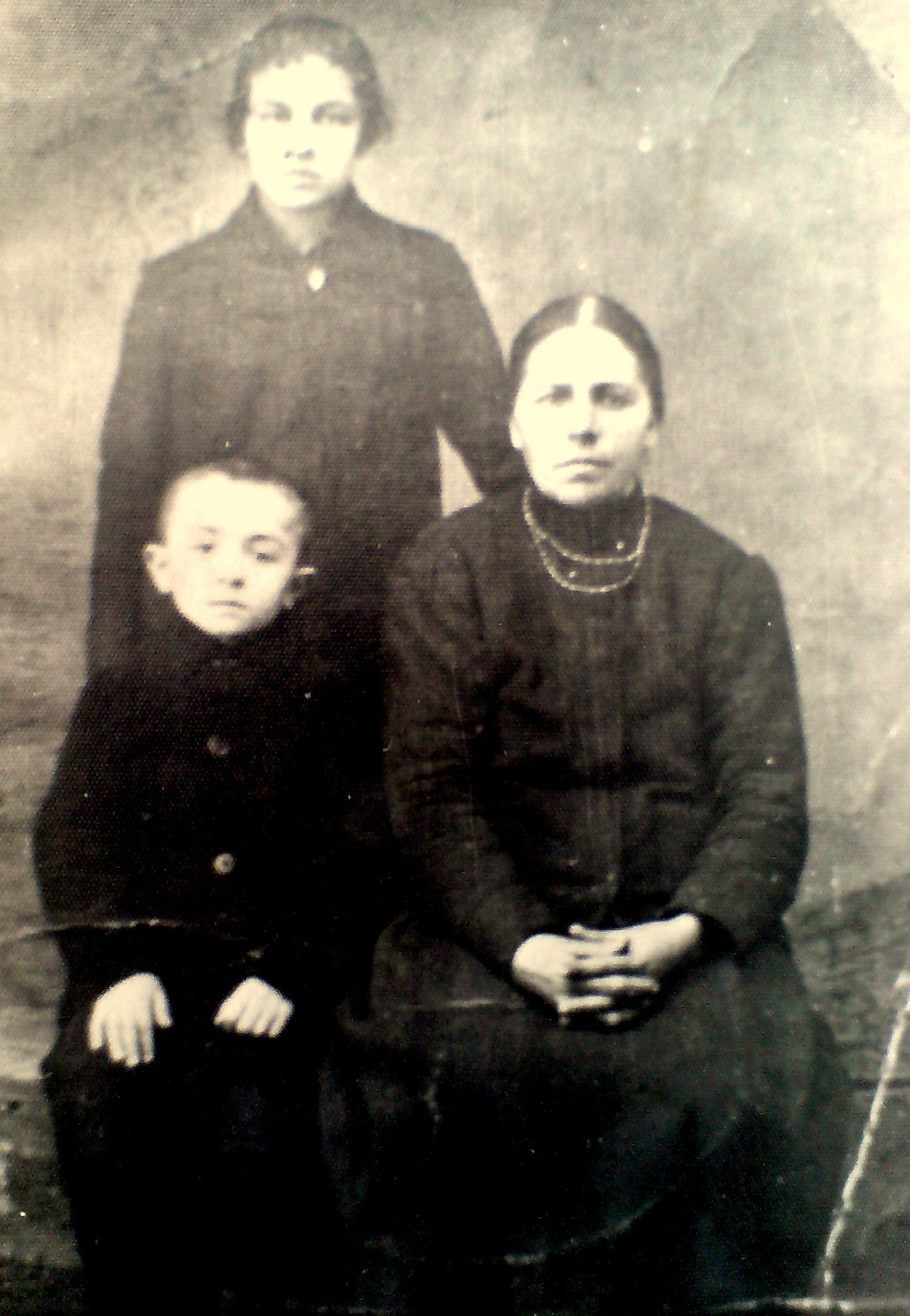 Julia Kowalczyk z dziećmi (abt. 1928)